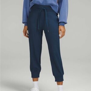 LULULEMON Ready to Rulu High-Rise Jogger
Mineral Blue size 2